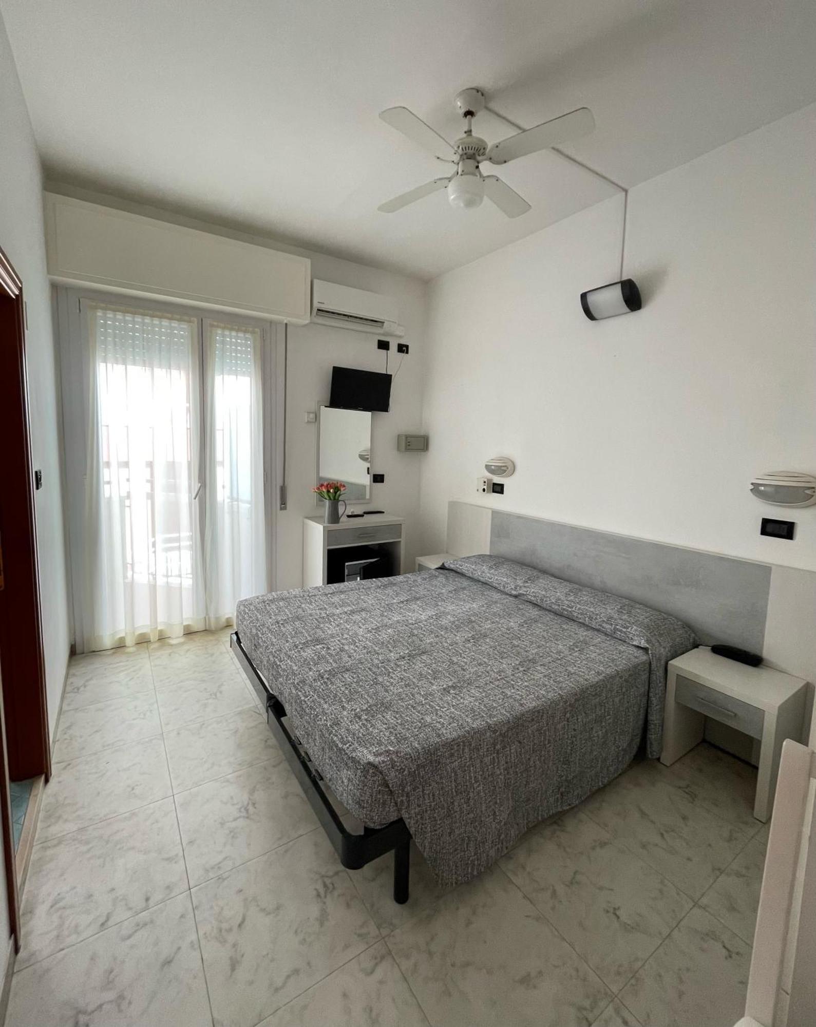 Hotel Haway Rimini Exterior photo